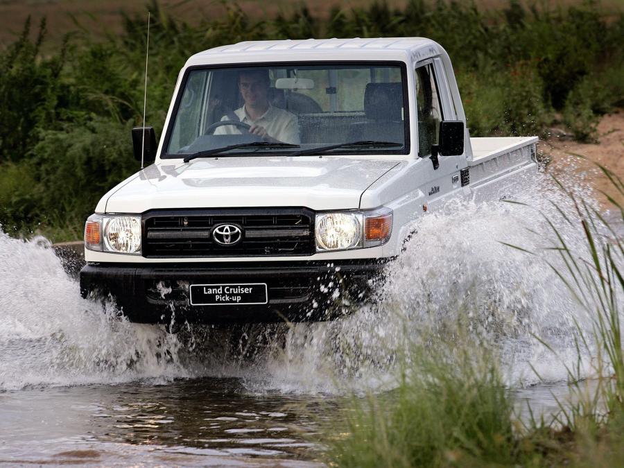  Toyota Land Cruiser 70 Pickup 2007 года  (ZA) (фото 8 из 12)
